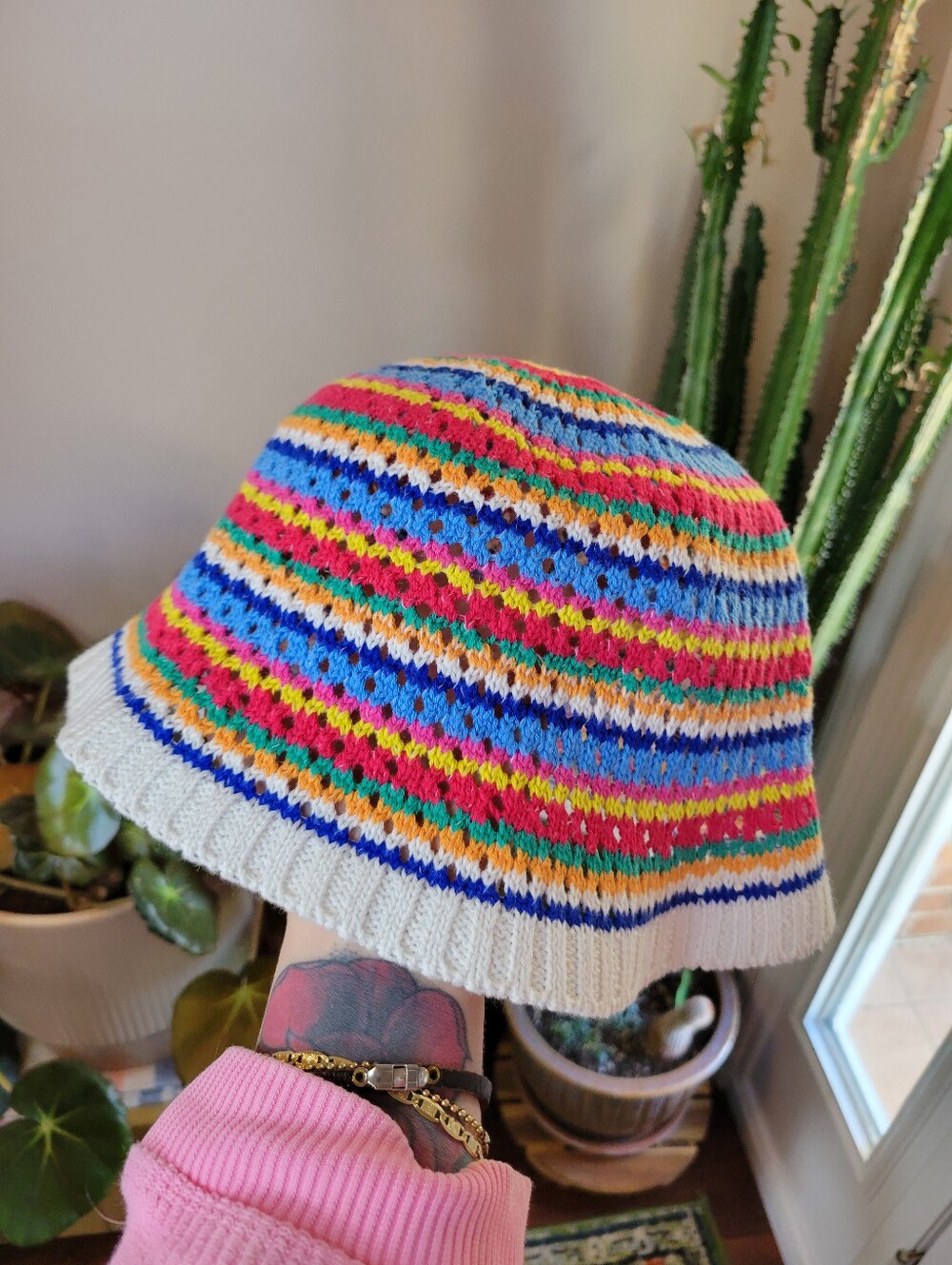 GAP Womens Rainbow Colored Crochet Bucket Hat, Size Adult One Size